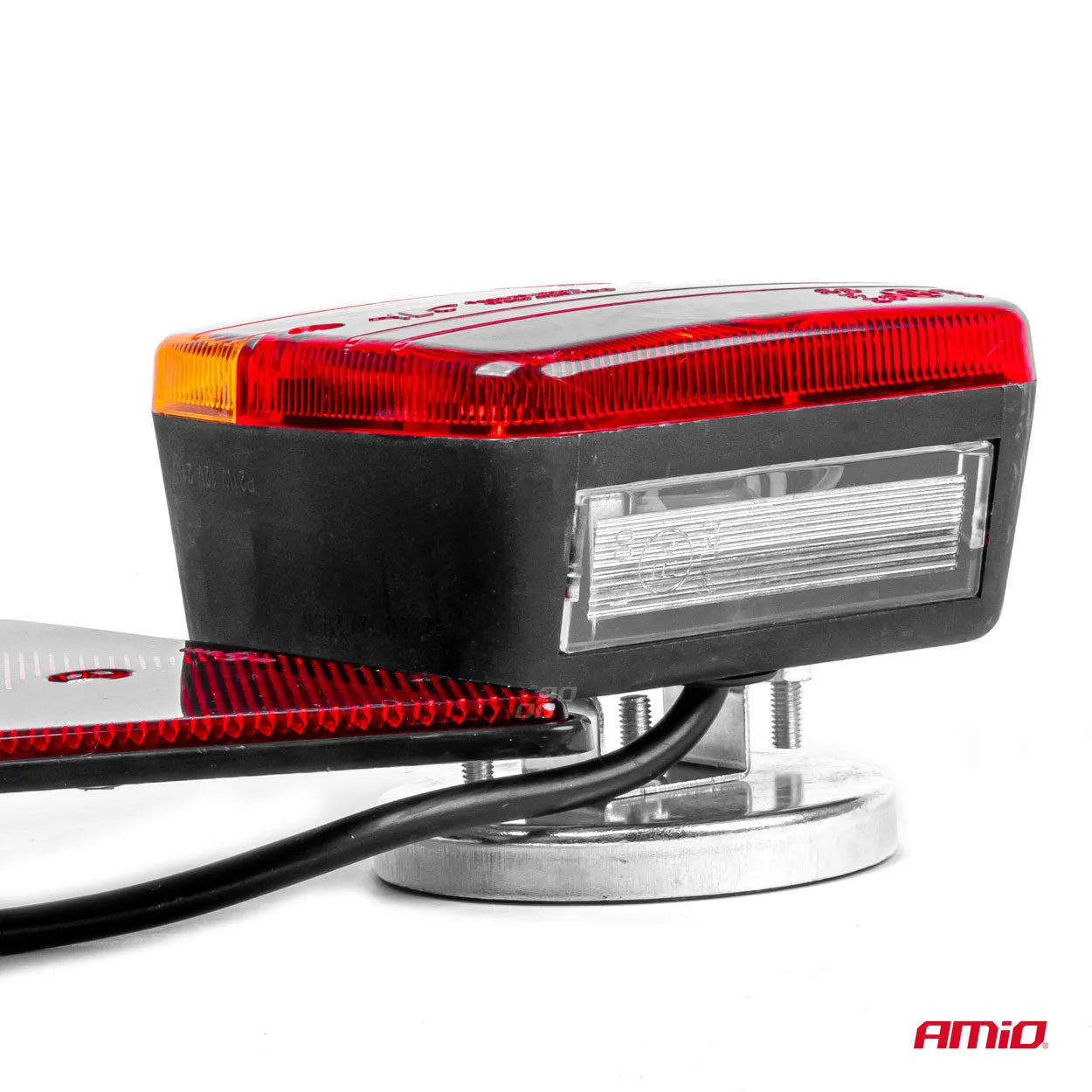 Magnetic trailer lamp set with triangle